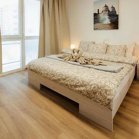 Sklenarova With Balcony Daire