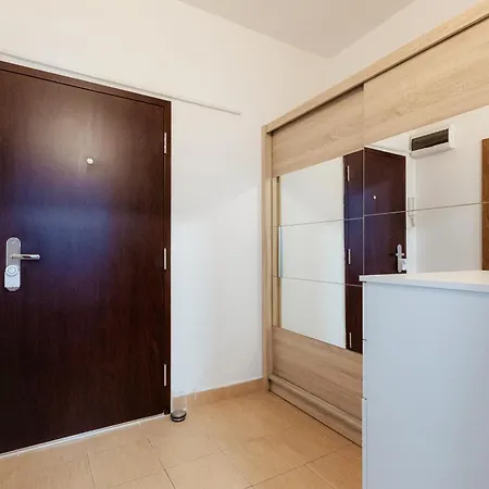 Sklenarova With Balcony Daire *