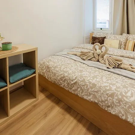 Sklenarova With Balcony شقة *