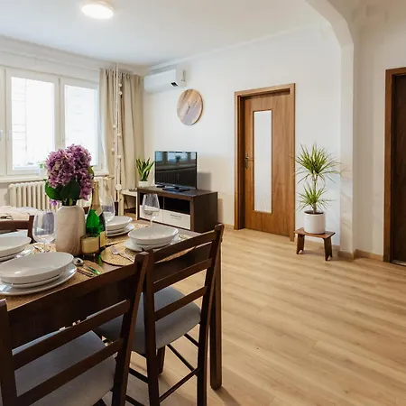 Sklenarova With Balcony Appartement Bratislava