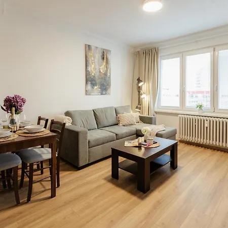 Sklenarova With Balcony Daire